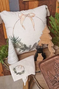 18" x 18" Pinecone Wreath Throw Pillow
