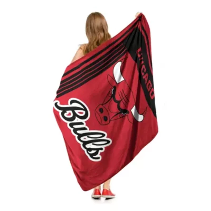 NBA Officially Licenced Chicago Bulls 46" x 60" Microfiber Throw Blanket