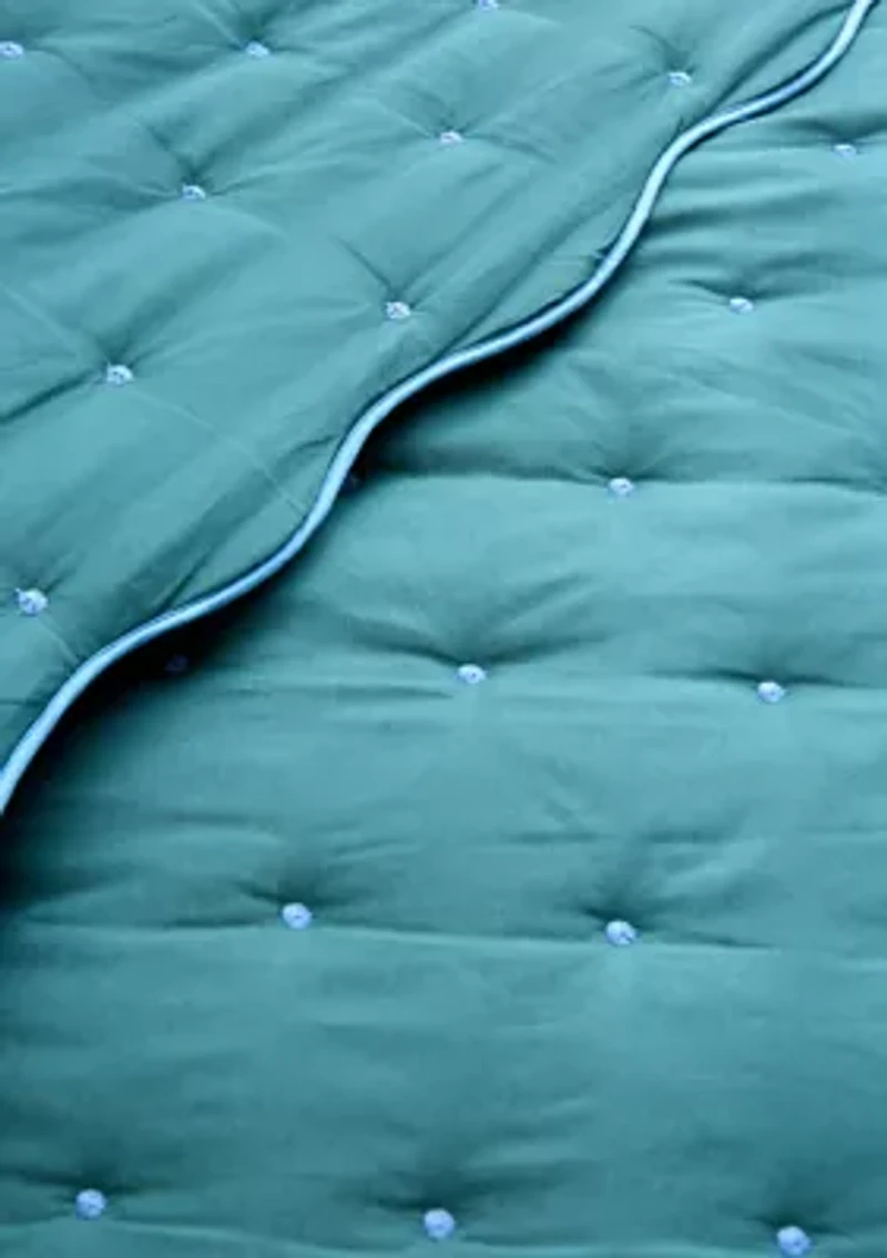 Scalloped Edge Quilt Set