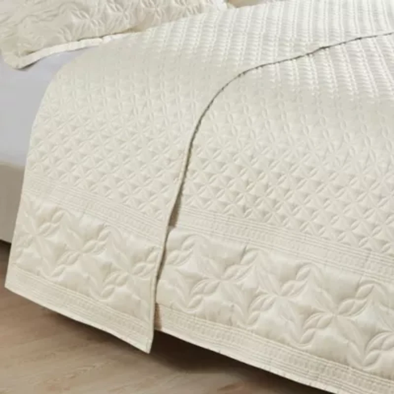 Versailles 3 Piece Quilt Set