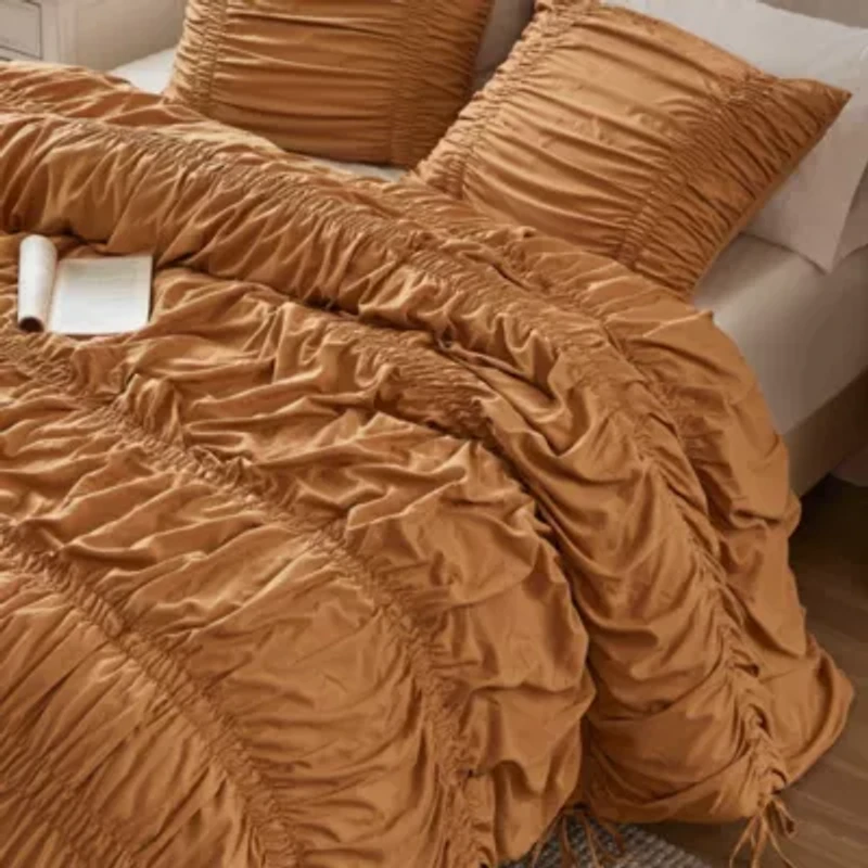 Mia Comforter Set