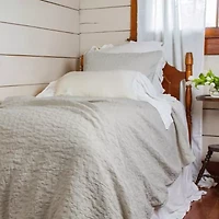 Porto Matelassé Comforter Set