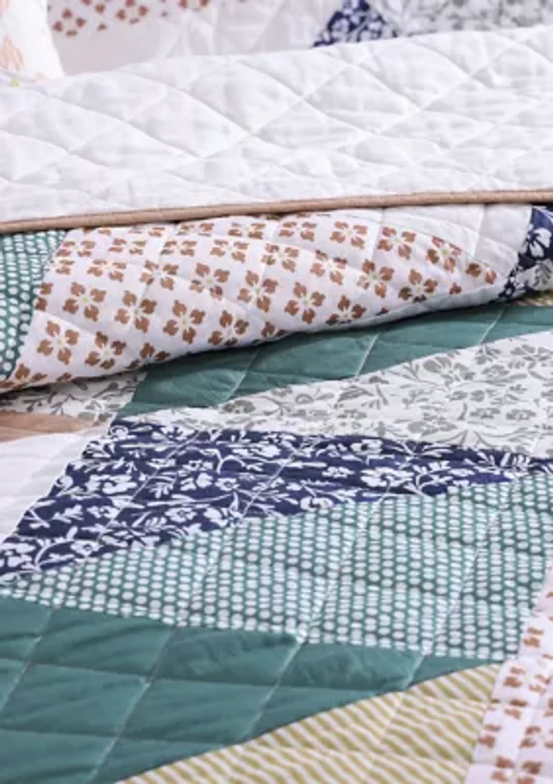 Floral Patchwork Quilt Set