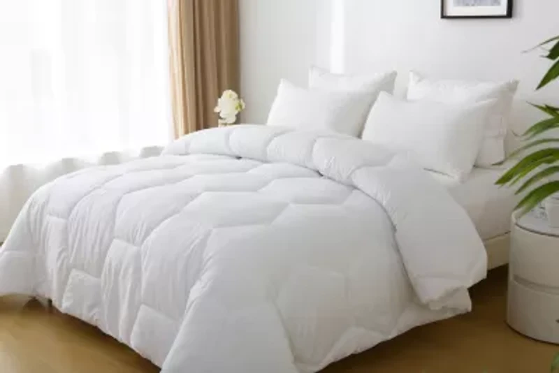 Better Style Home Microfiber Winter Comforter Insert Full/Queen White