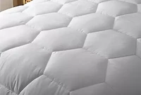 Better Style Home Oversized Microfiber Honeycomb Comforter Insert Queen Dewkist