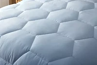 Better Style Home Oversized Microfiber Honeycomb Comforter Insert Queen Dewkist