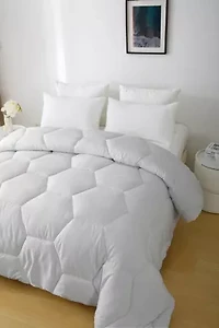 Better Style Home Oversized Microfiber Honeycomb Comforter Insert Queen Dewkist