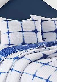 Akita Quilt Set
