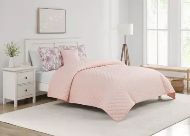 Bring serene charm to your bedroom with the Margot Mauve 5pc Comforter and Quilt Set. Delicate floral blooms in soft mauves and lavender hues are printed on silky microfiber, reversing to a soothing blush tone. Romantic, airy