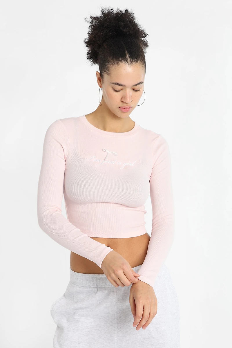 T-shirt ajusté graphique brodé Just A Girl