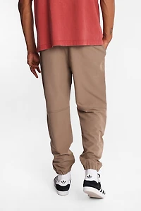 Zip-Pockets Traveler Jogger