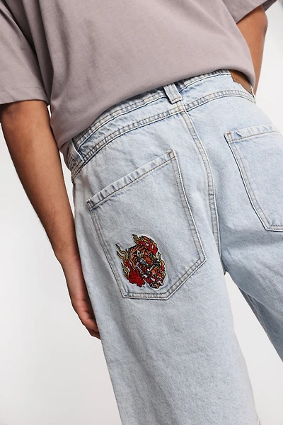 Shorts en denim lâche à patch brodé tigre et flammes