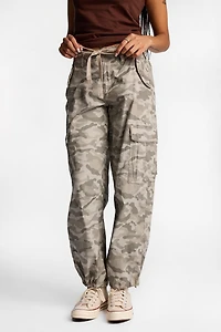 Pantalon ultra-décontracté à poches cargo taille basse en sergé
