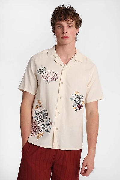 Chemise à manches courtes motif floral brod