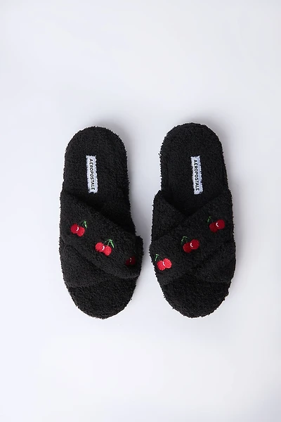 Pantoufles en bouclée pelucheuses croisées avec broderie