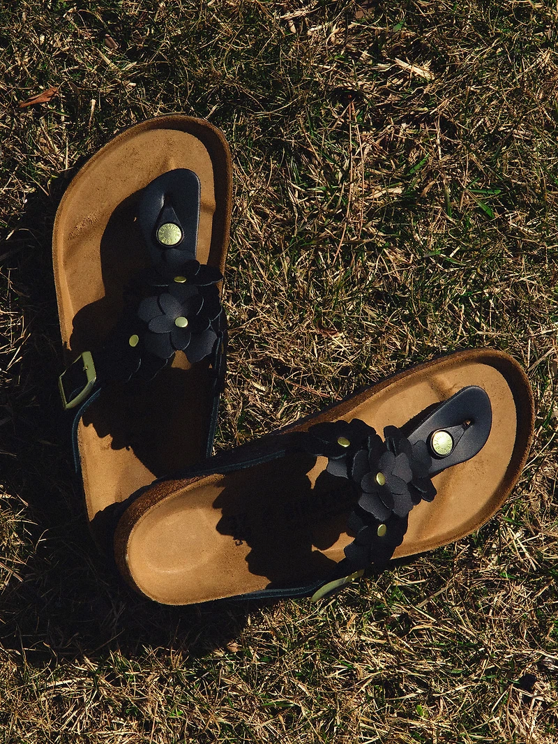 WOMENS BIRKENSTOCK GIZEH FLOWER LEATHER SANDALS