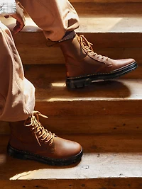 MENS DR MARTENS COMBS ARCHIVE PULL UP - CLEARANCE