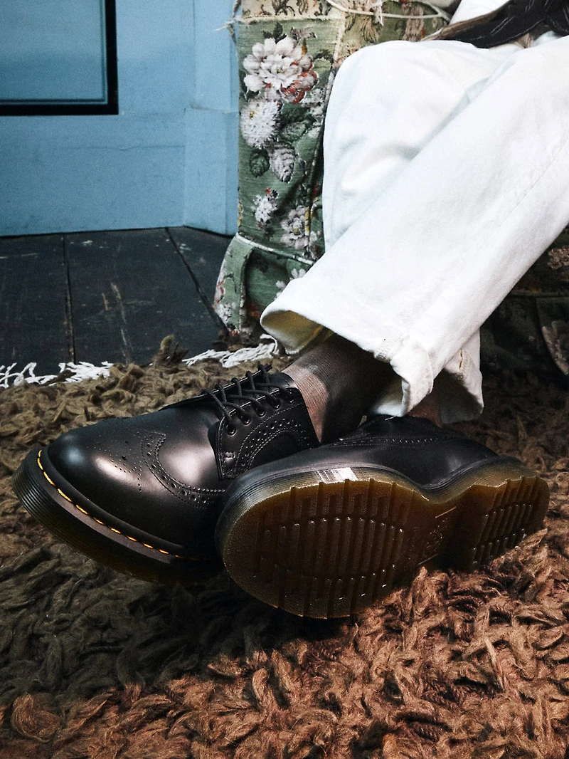 WOMENS DR MARTENS 3989 SMOOTH SHOE - CLEARANCE
