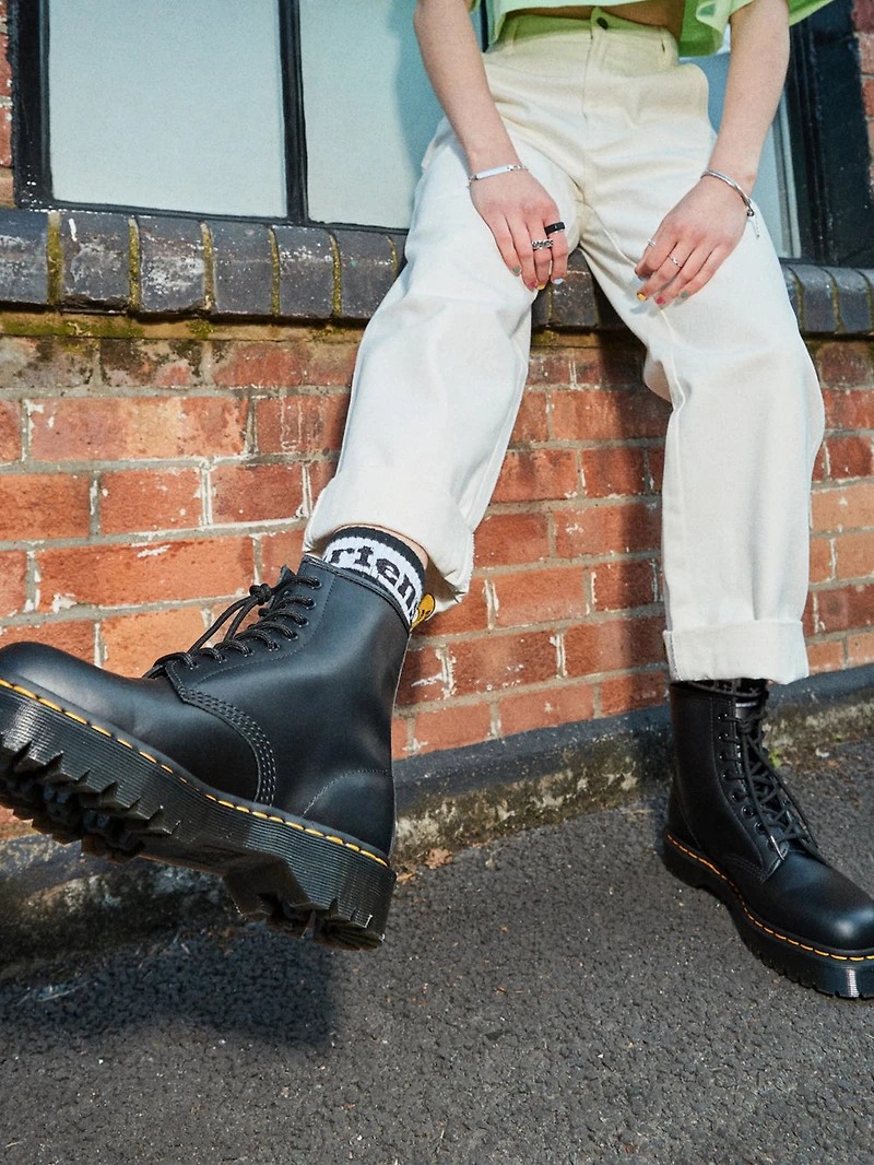 WOMENS DR MARTENS 1460 BEX SMOOTH SHORT BOOT - CLEARANCE