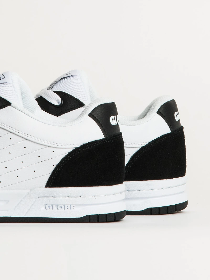 MENS GLOBE MOJO 2.0 SNEAKER - BLACK/WHITE