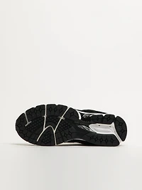 MENS NEW BALANCE 2002 SNEAKER - BLACK