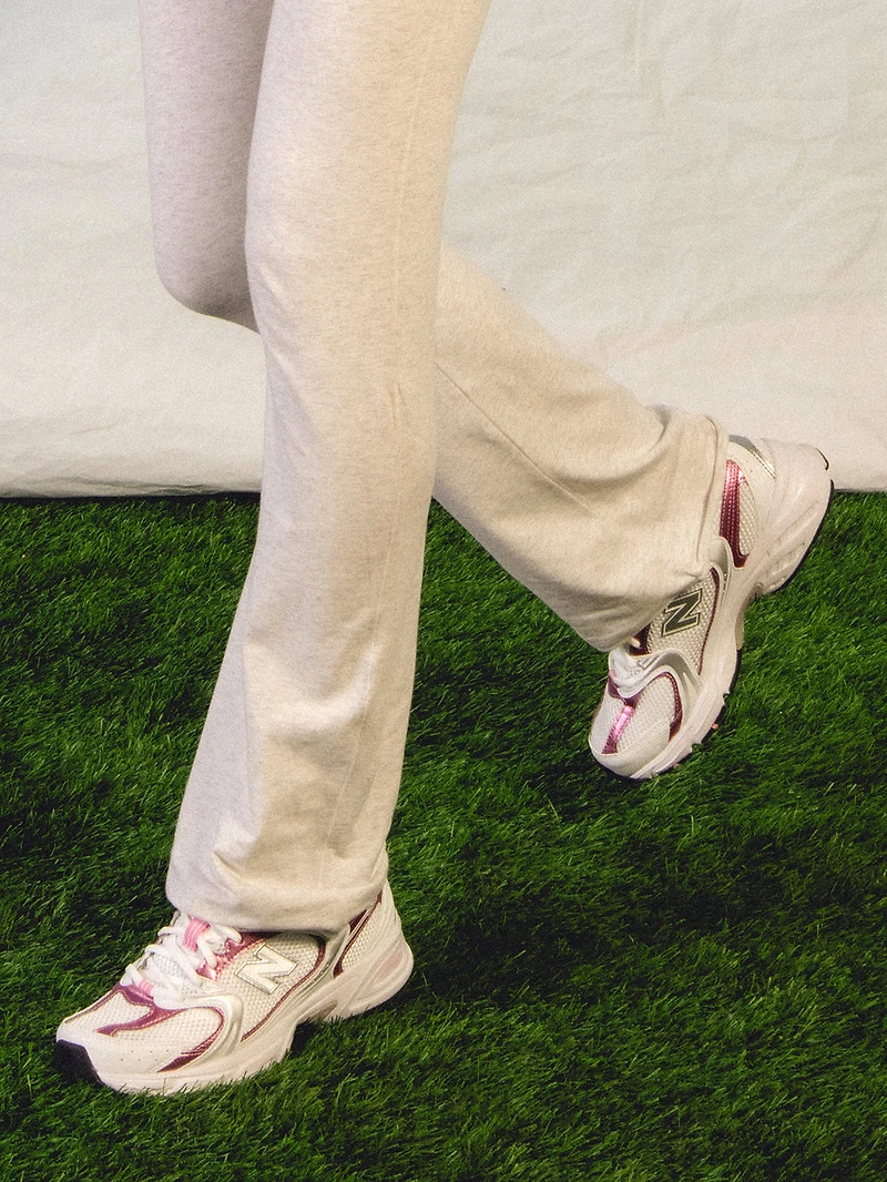 WOMENS NEW BALANCE THE 530 SNEAKER - WHITE/PINK