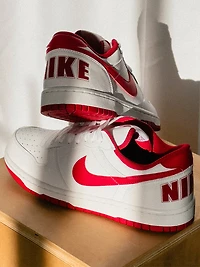 MENS NIKE BIG LOW SNEAKER - WHITE/GYM RED