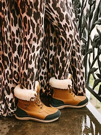 WOMENS UGG ADIRONDACK III BOOTS - CHESTNUT