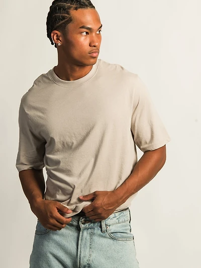 SHORT CUT TEE - PEBBLE