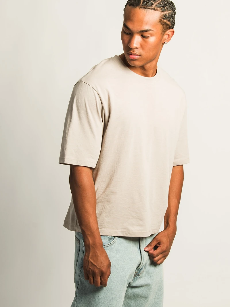 TEE-SHIRT COUPE COURTE