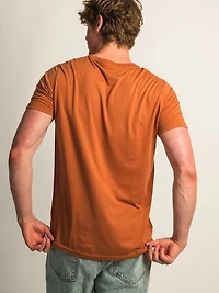 VICTOR CREWNECK - OCHRE