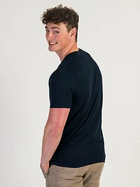 VICTOR V-NECK TEE