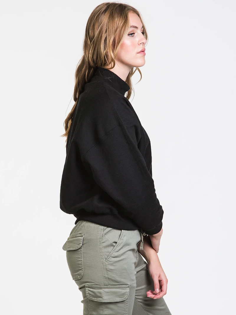 JABOT À TISSAGE INVERSÉ POUR FEMMES, AVEC MOTIF "C"