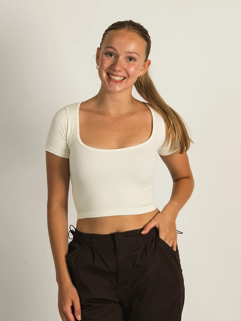 HARLOW SQUARE NECK SEAMLESS T-SHIRT - CREAM CLEARANCE