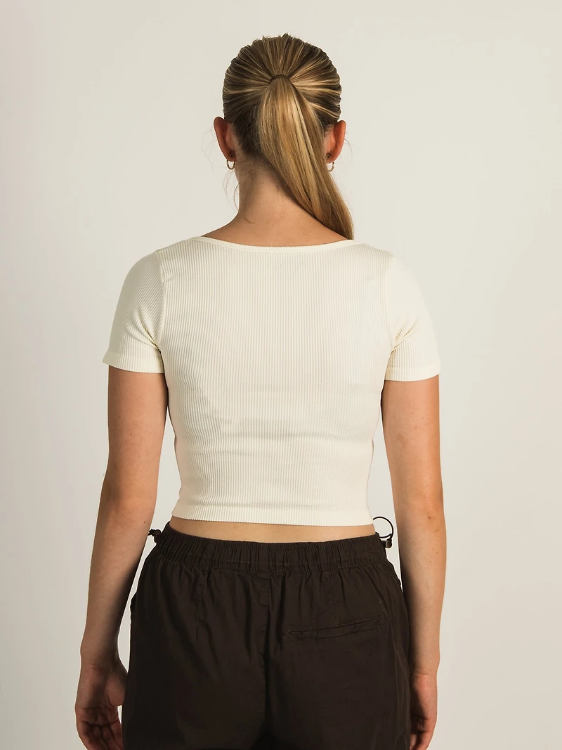 HARLOW SQUARE NECK SEAMLESS T-SHIRT - CREAM CLEARANCE