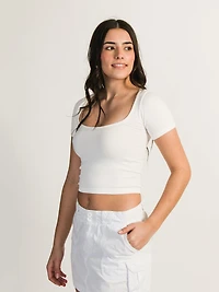 T-SHIRT SANS COUTURE À COL CARR