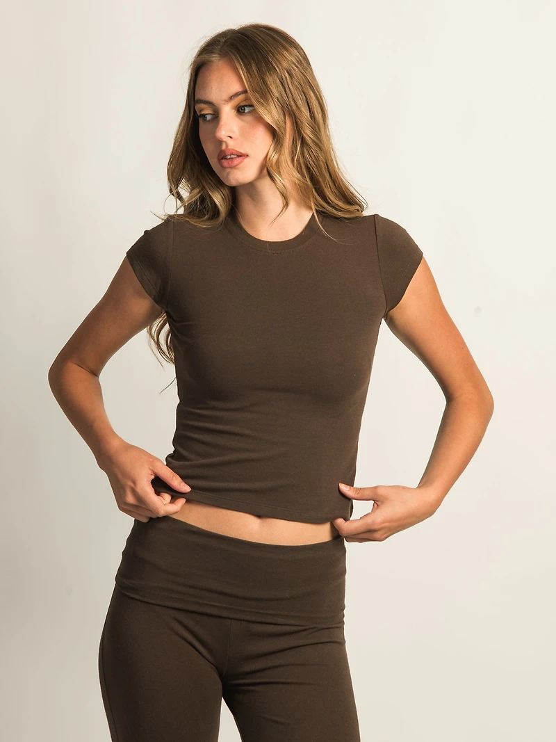 HARLOW GIA TEE - CHOCOLATE