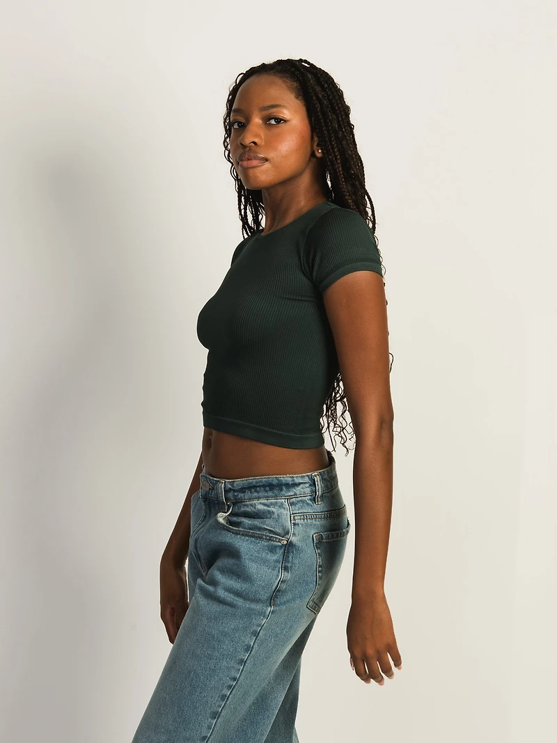 HARLOW RIBBED SEAMLESS TEE - FOREST CLEARANCE