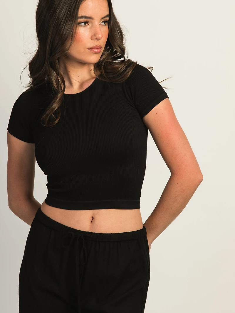 HARLOW RIBBED SEAMLESS TEE