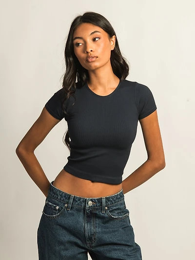 HARLOW RIBBED SEAMLESS TEE