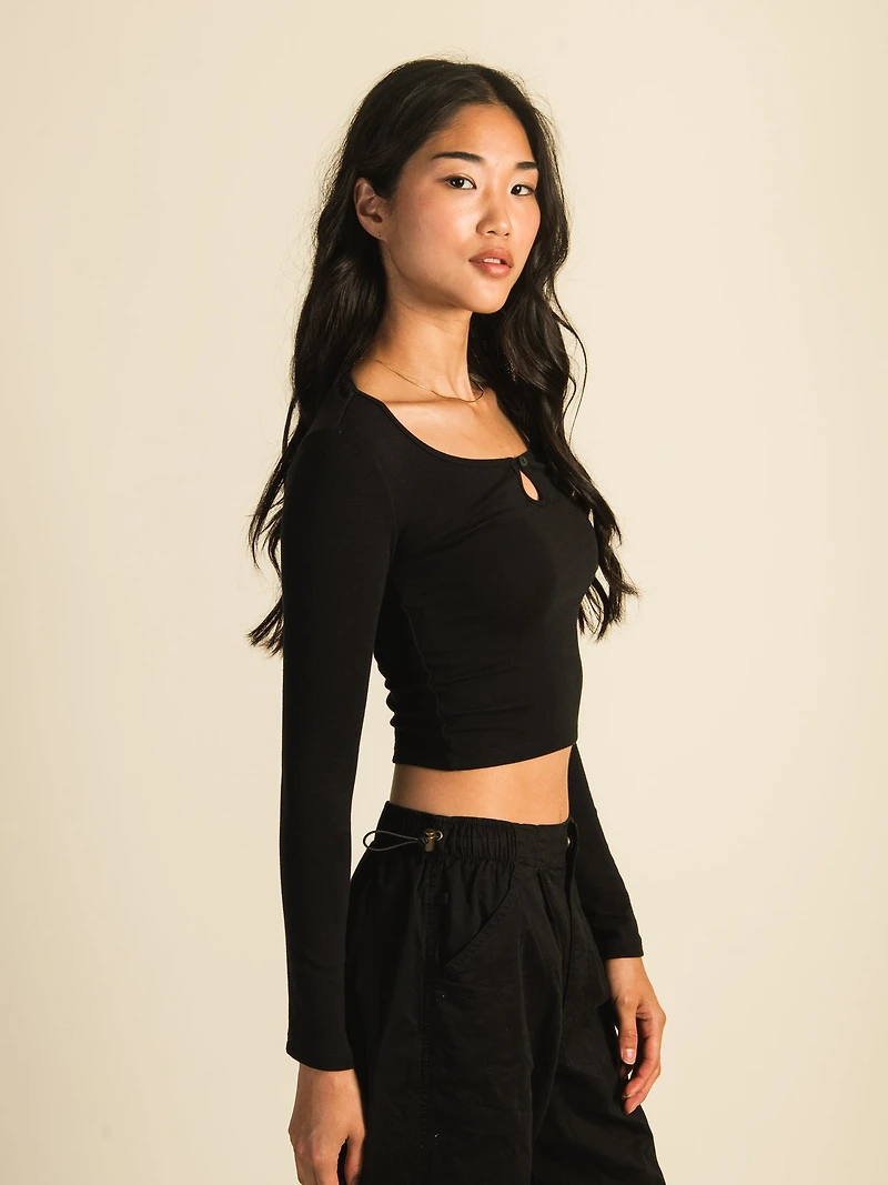 HARLOW PENNY KEYHOLE LONG SLEEVE TEE - BLACK CLEARANCE