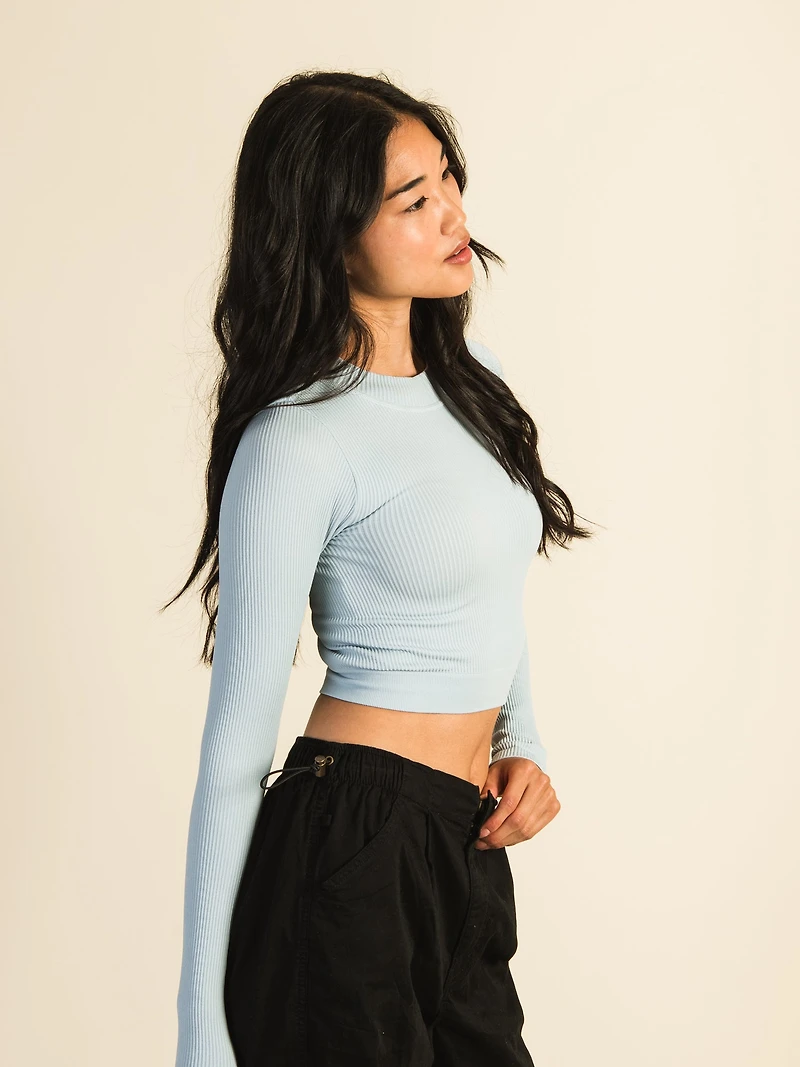 HARLOW SANS COUTURE À MANCHES LONGUES MOCKNECK - BLEU CLAIR LIQUIDAT