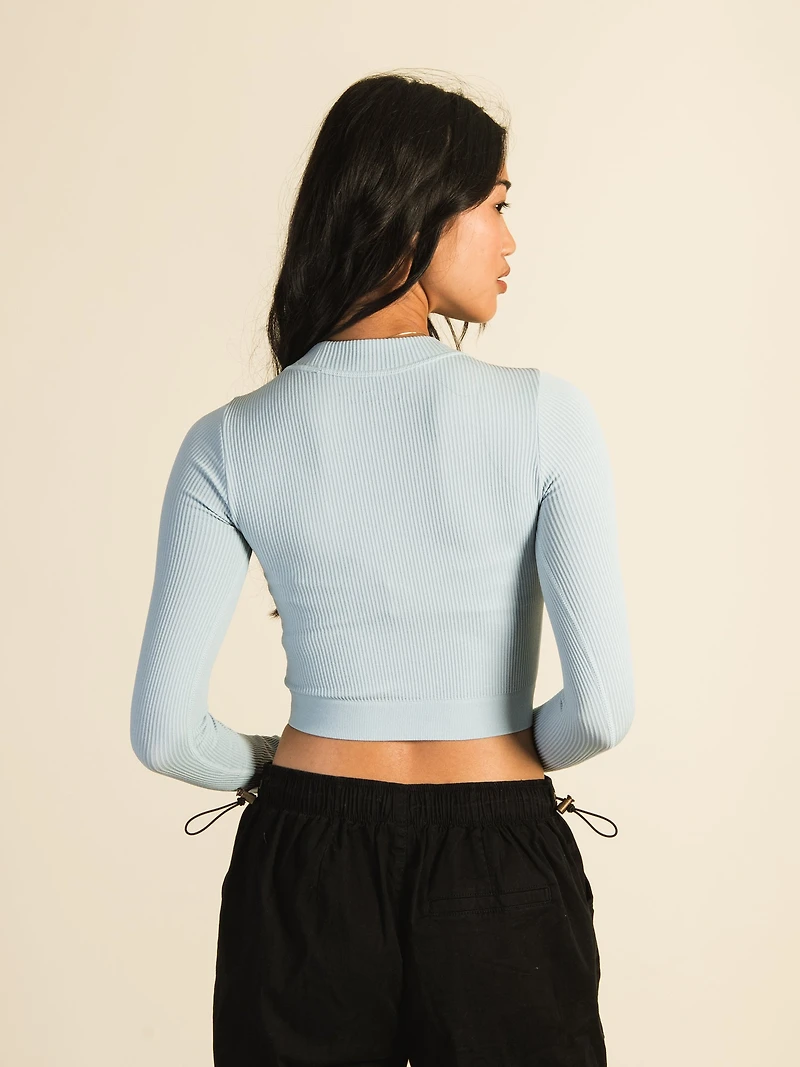HARLOW SANS COUTURE À MANCHES LONGUES MOCKNECK - BLEU CLAIR LIQUIDAT