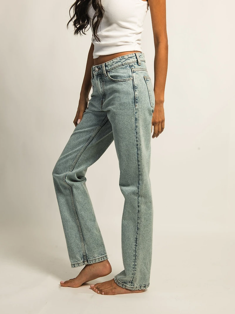 HARLOW MID-RISE STRAIGHT JEAN - LIGHT WASH