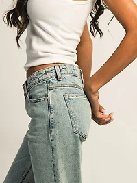 HARLOW MID-RISE STRAIGHT JEAN - LIGHT WASH