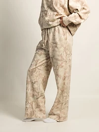 HARLOW STELLA STRAIGHT LEG CAMO SWEATPANTS
