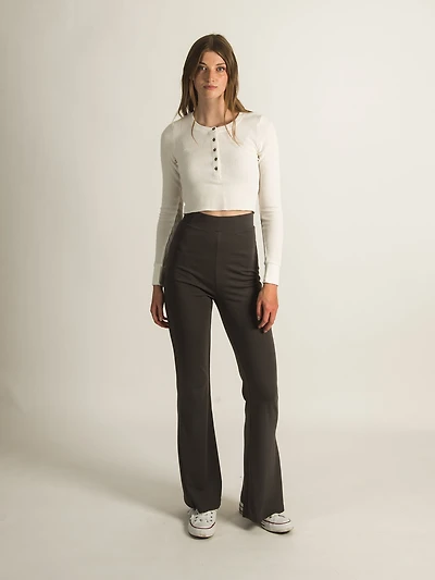 PANTALON FLARE À TAILLE HAUTE HARLOW