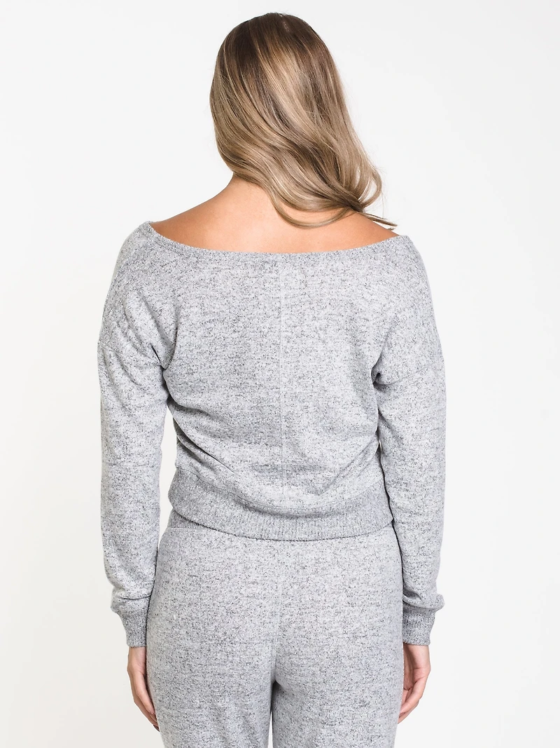 VIVENNE V-NECK - CLEARANCE