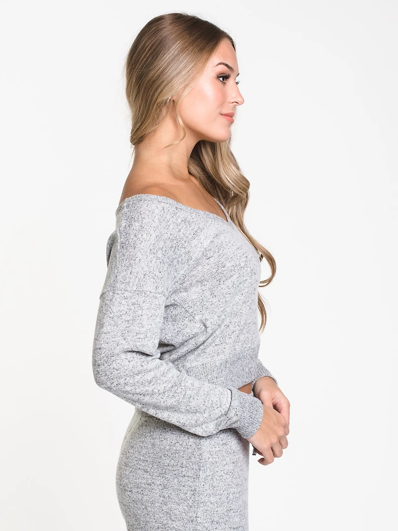 VIVENNE V-NECK - CLEARANCE