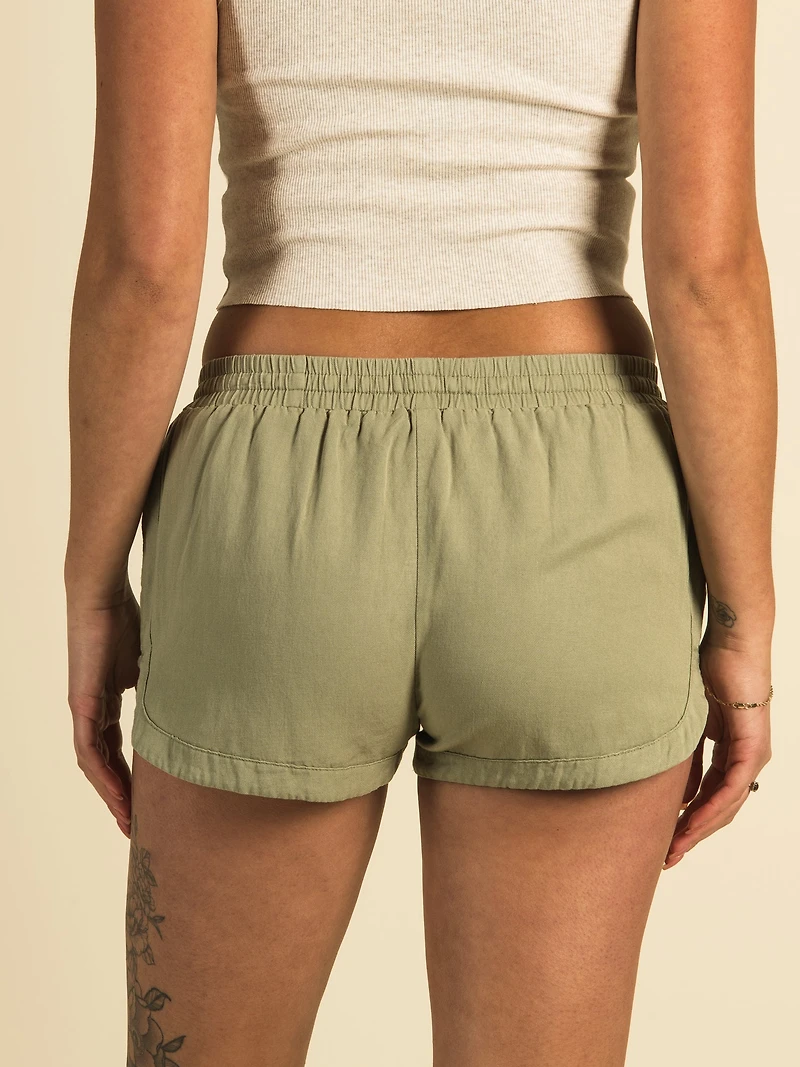 HARLOW SCALLOPED ELASTIC SHORT - CLEARANCE